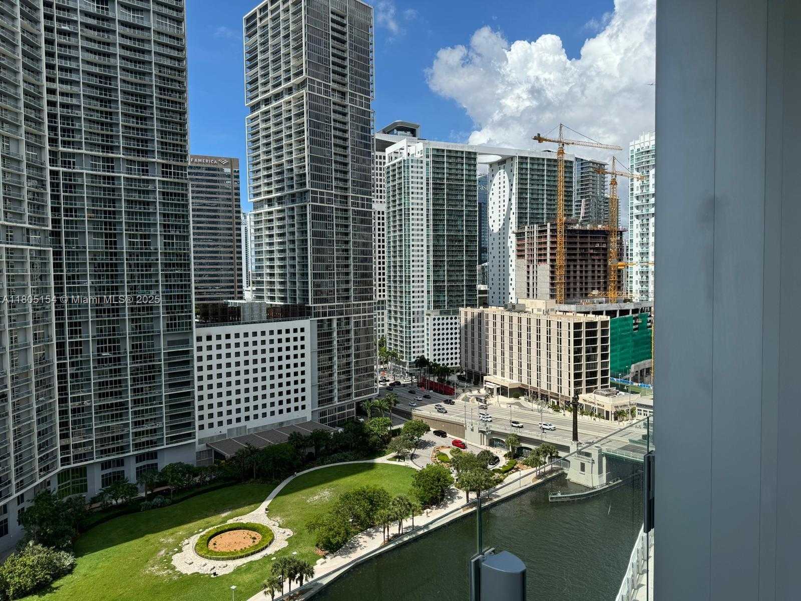 Small Image of 300 BISCAYNE BLVD WAY #1805, Miami Number 7