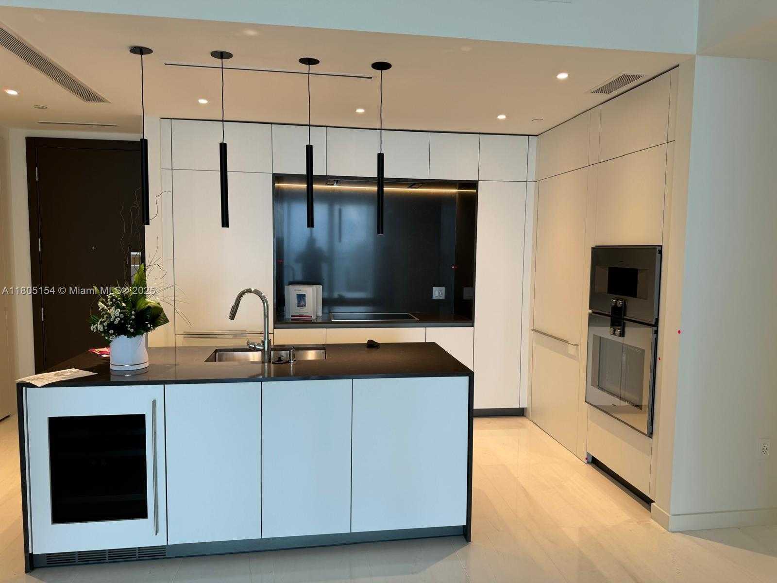 Small Image of 300 BISCAYNE BLVD WAY #1805, Miami Number 8