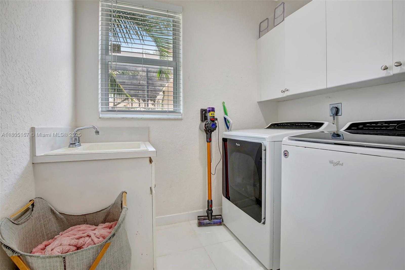 Small Image of 2651 OAKMONT, Weston Number 33