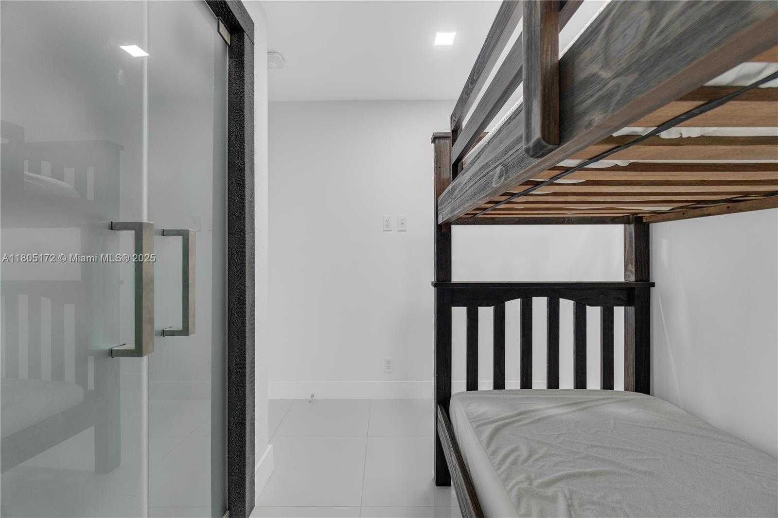 Small Image of 400 NORTH SURF RD #504, Hollywood Number 22