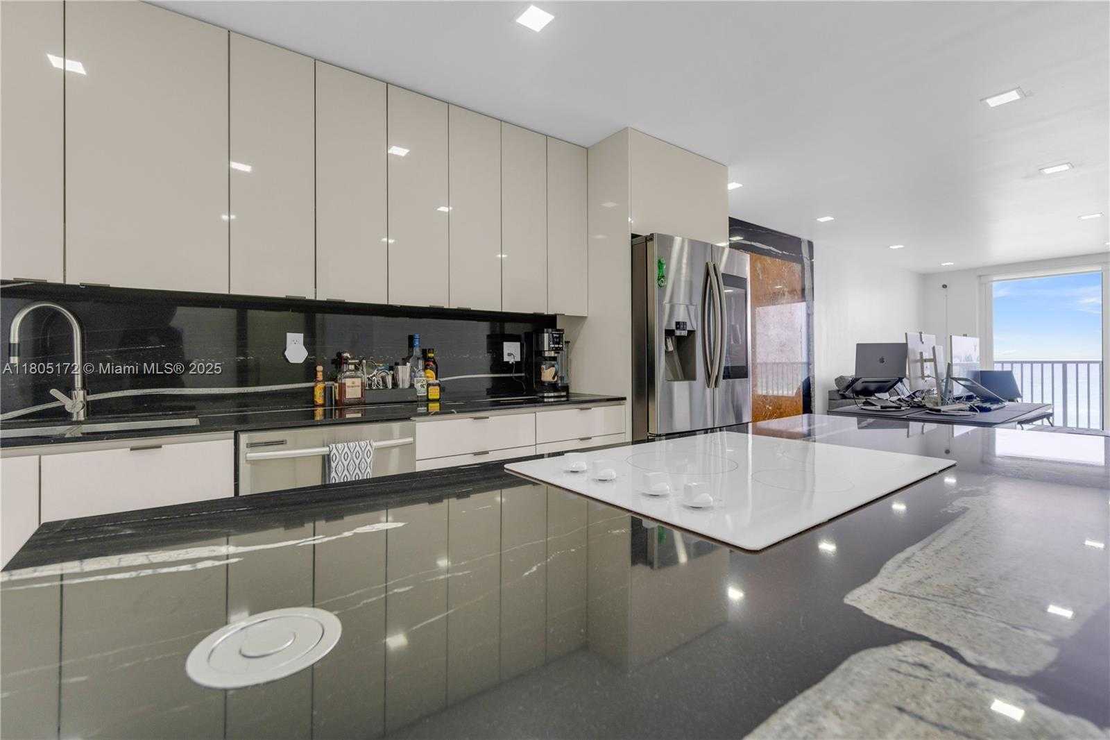 Small Image of 400 NORTH SURF RD #504, Hollywood Number 24