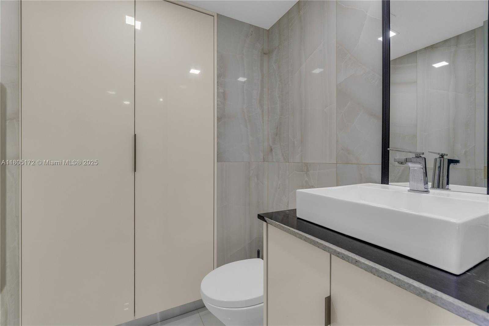 Small Image of 400 NORTH SURF RD #504, Hollywood Number 25