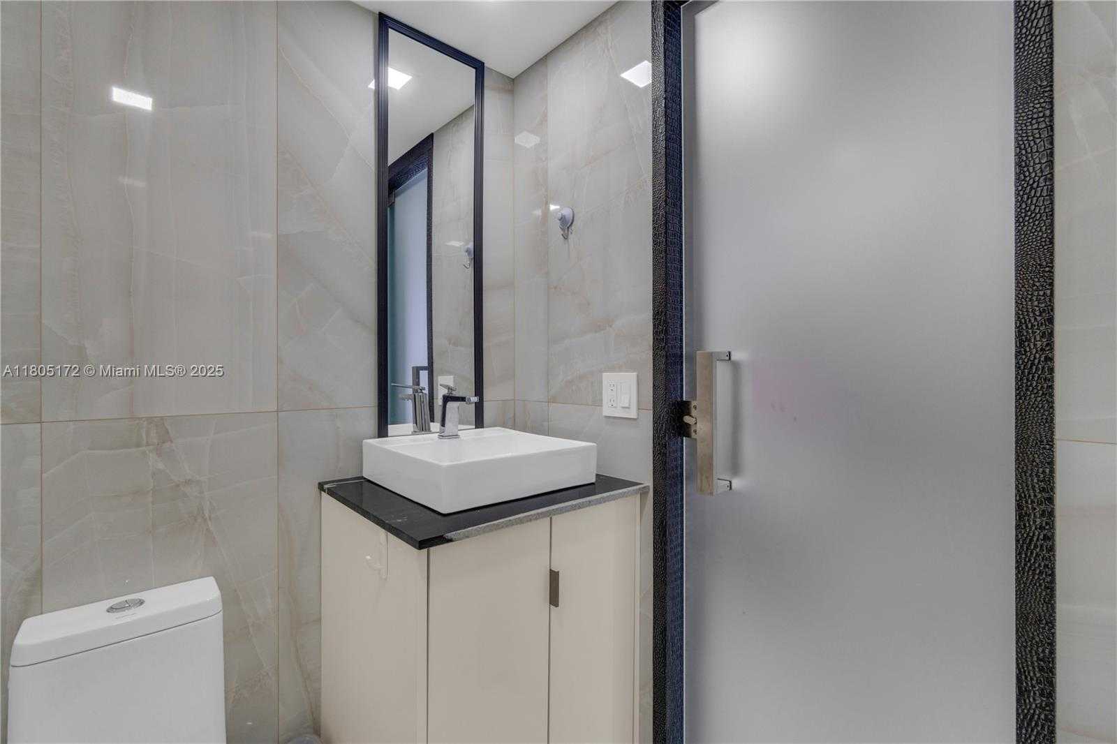 Small Image of 400 NORTH SURF RD #504, Hollywood Number 9