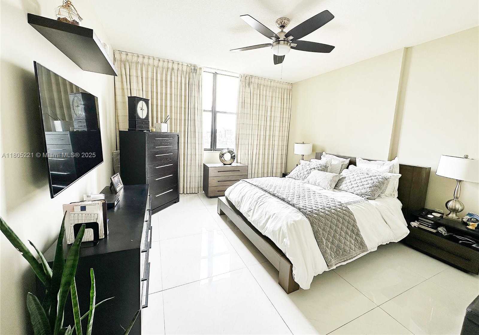 Small Image of 888 SOUTH DOUGLAS RD #1210, Coral Gables Number 12
