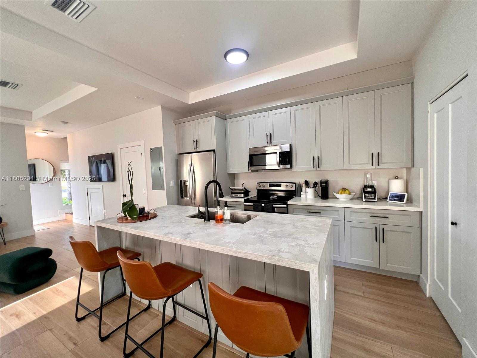 Small Image of 8753 SOUTH WEST 34TH ST #1, Miami Number 5