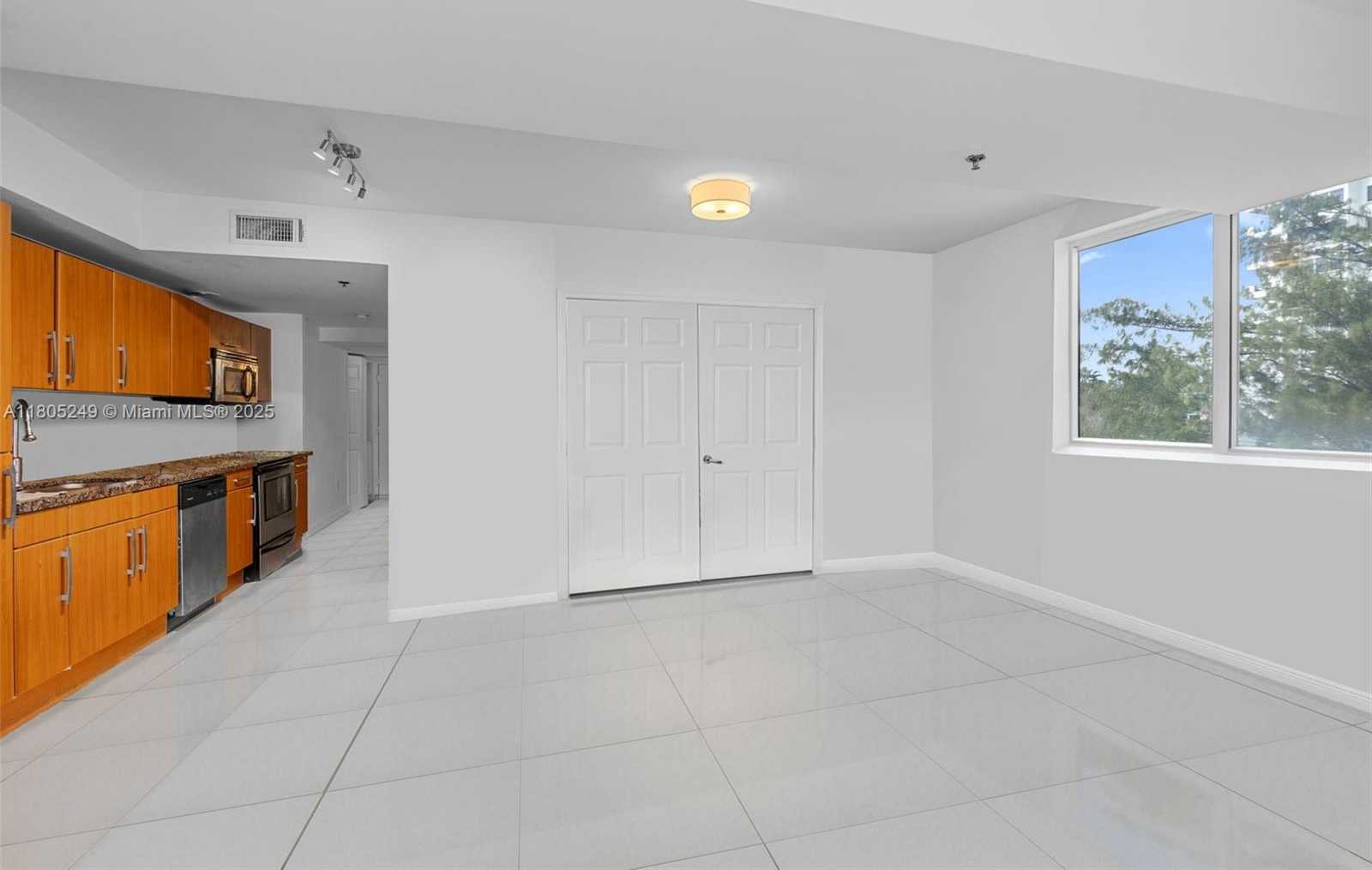 Small Image of 6362 COLLINS AVE #502, Miami Beach Number 19