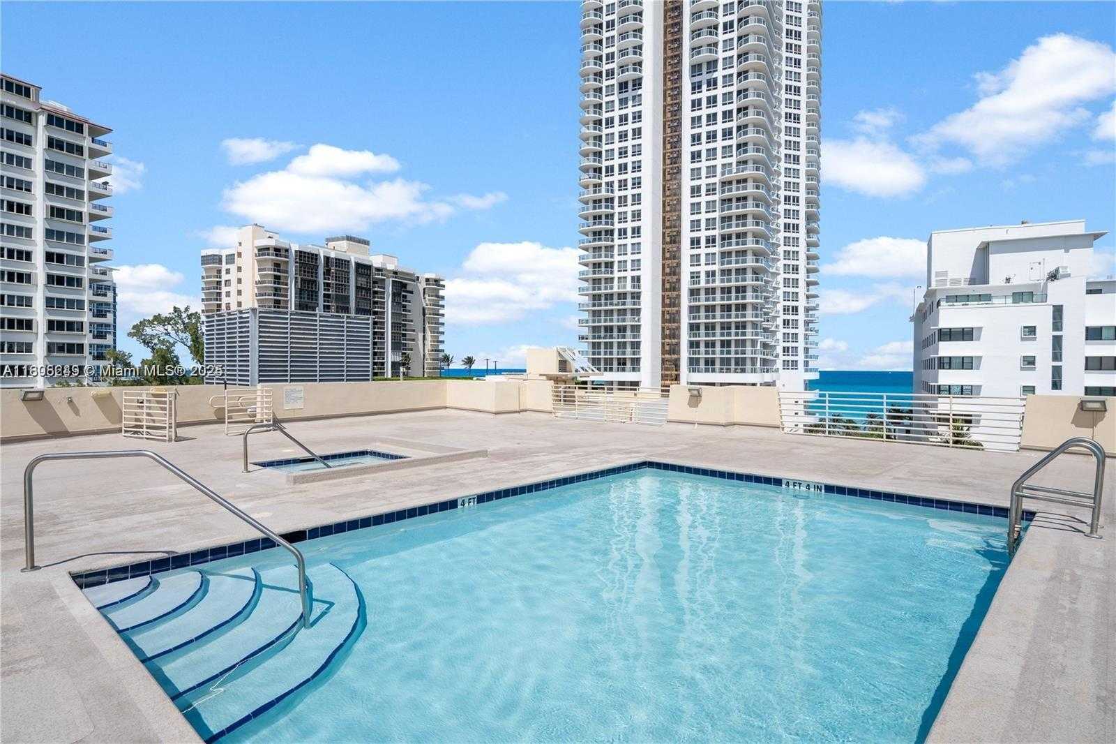 Small Image of 6362 COLLINS AVE #502, Miami Beach Number 3