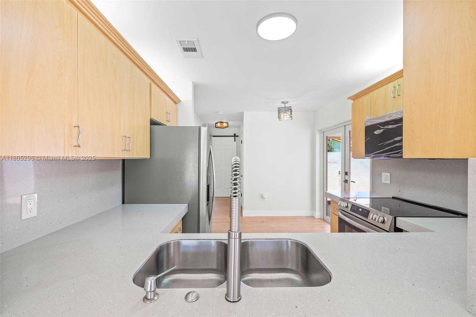Small Image of 11600 SOUTH WEST 33RD TER, Miami Number 12