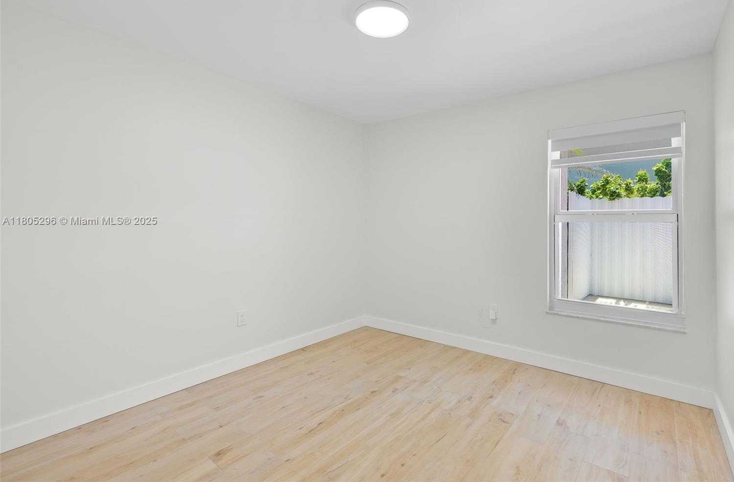 Small Image of 11600 SOUTH WEST 33RD TER, Miami Number 16
