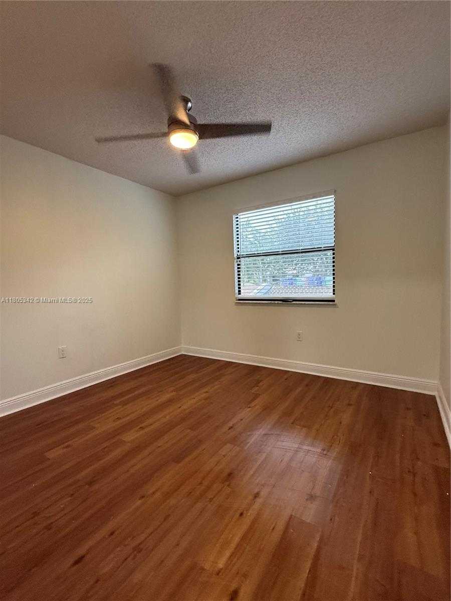 Small Image of 10532 SOUTH WEST 112TH AVE, Miami Number 9