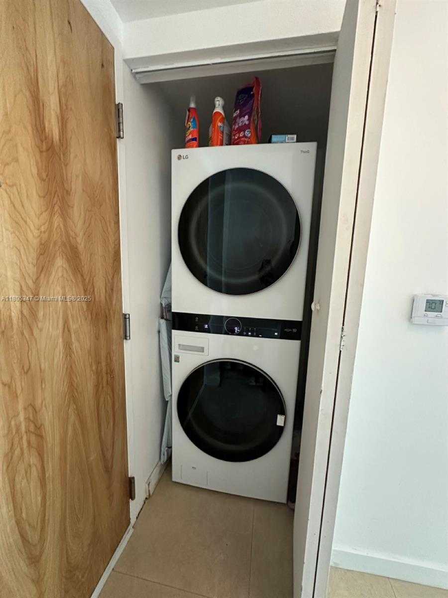 Small Image of 350 SOUTH MIAMI AVE #1412, Miami Number 17