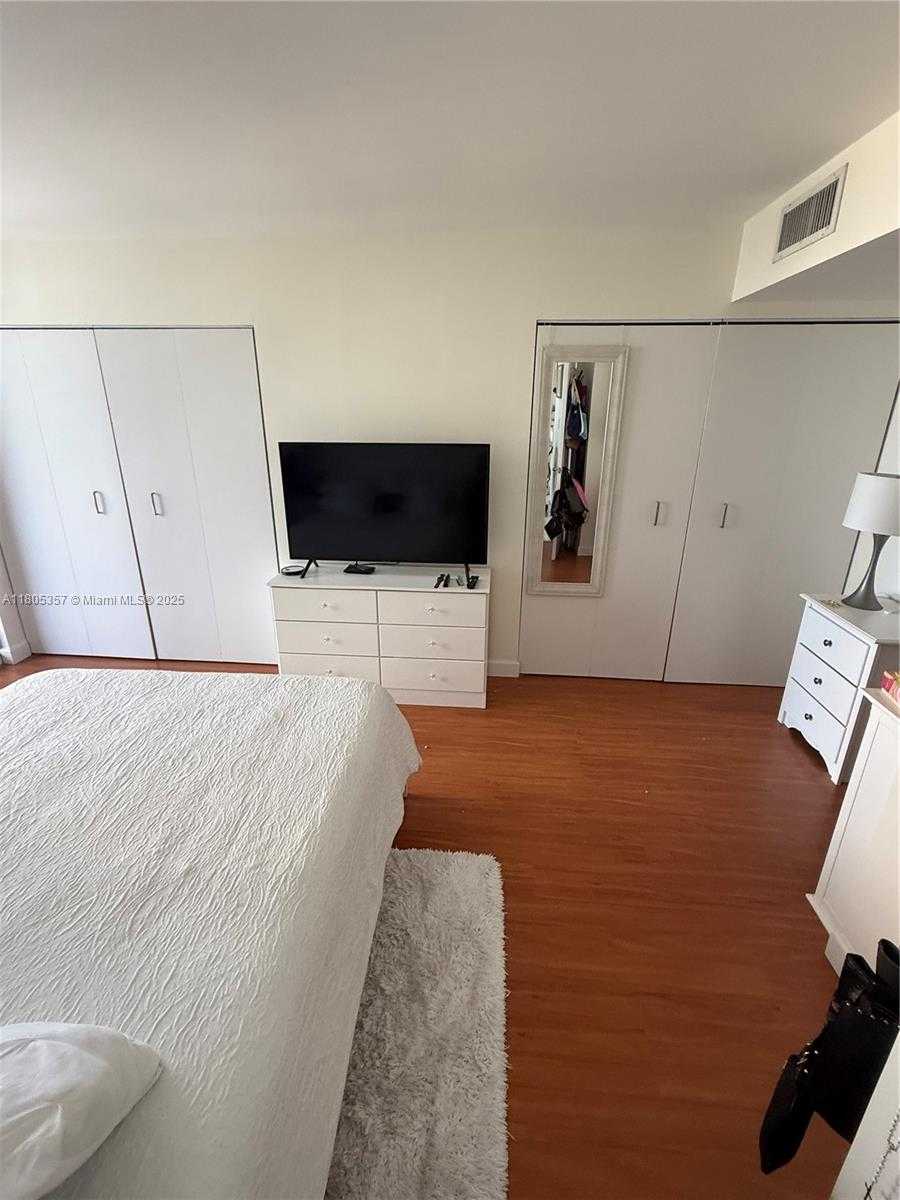 Small Image of 540 BRICKELL KEY DR #1422, Miami Number 11
