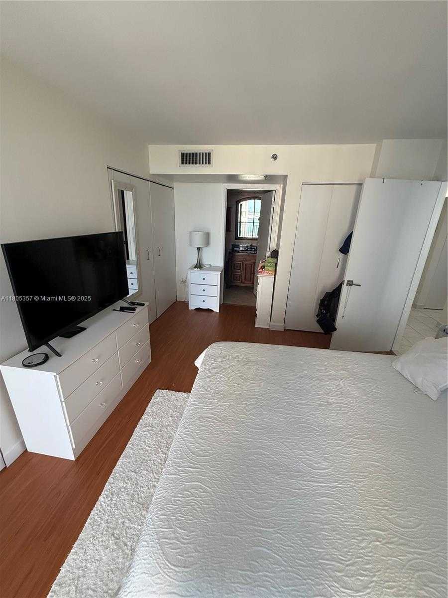 Small Image of 540 BRICKELL KEY DR #1422, Miami Number 13