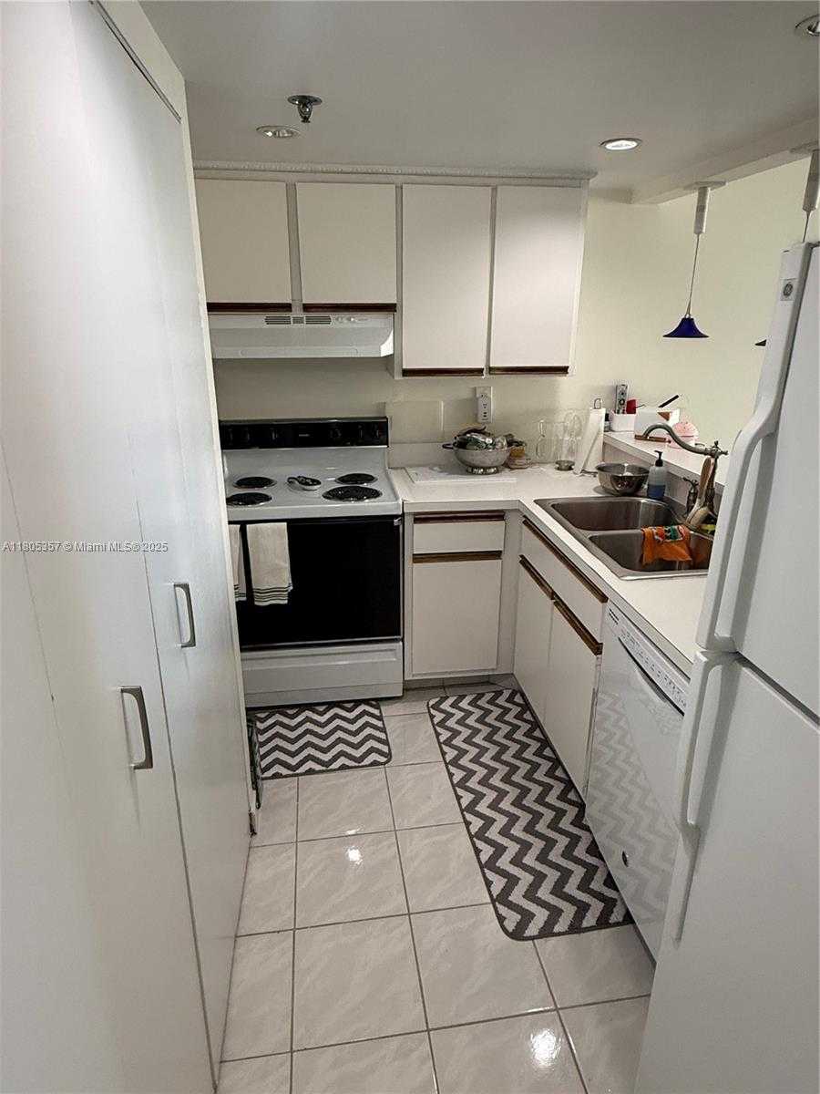 Small Image of 540 BRICKELL KEY DR #1422, Miami Number 7