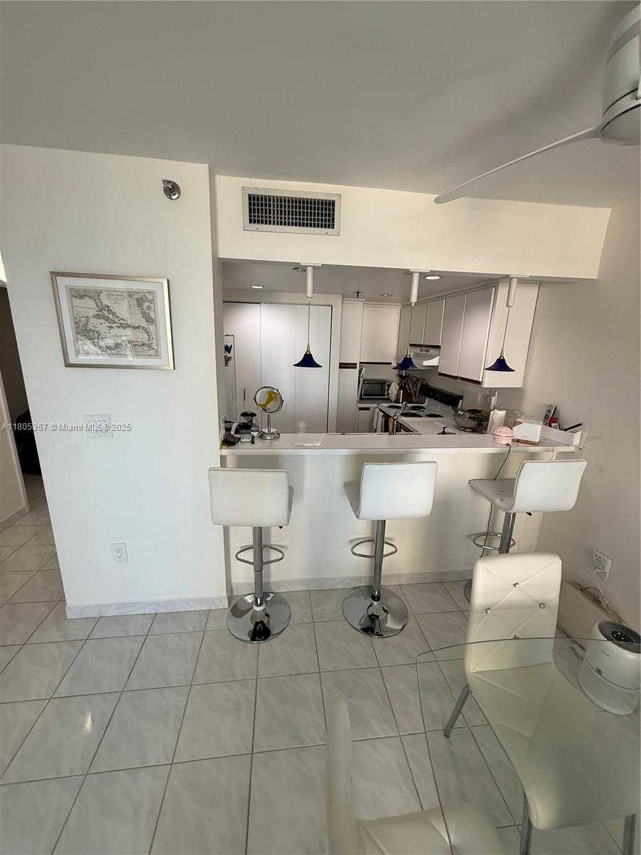 Small Image of 540 BRICKELL KEY DR #1422, Miami Number 8