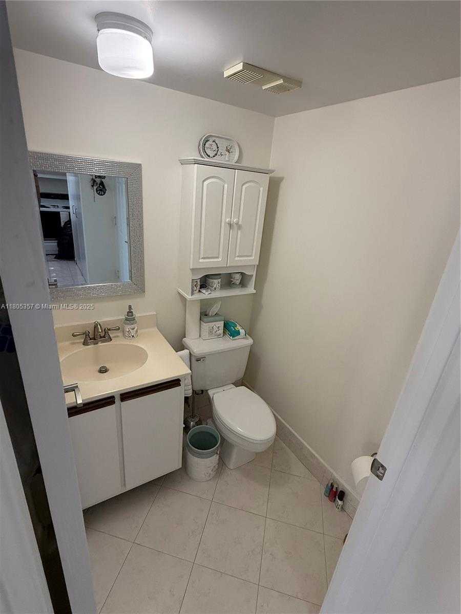 Small Image of 540 BRICKELL KEY DR #1422, Miami Number 9