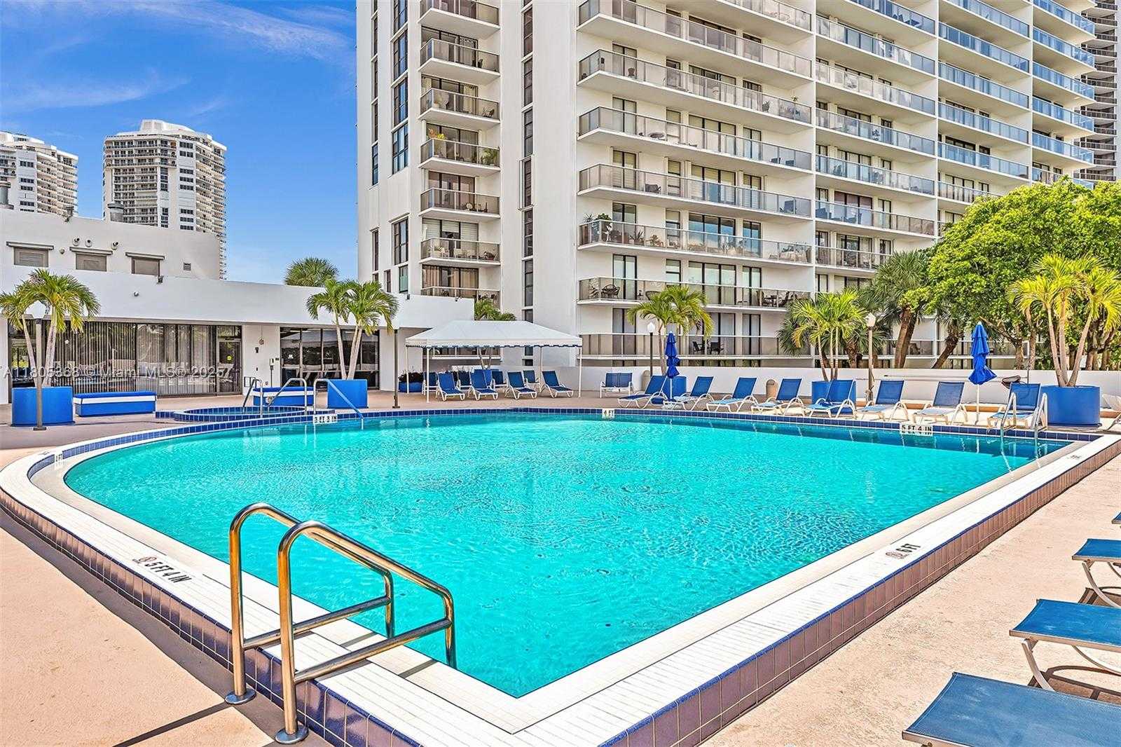 Small Image of 3731 NORTH COUNTRY CLUB DR #1024, Aventura Number 26