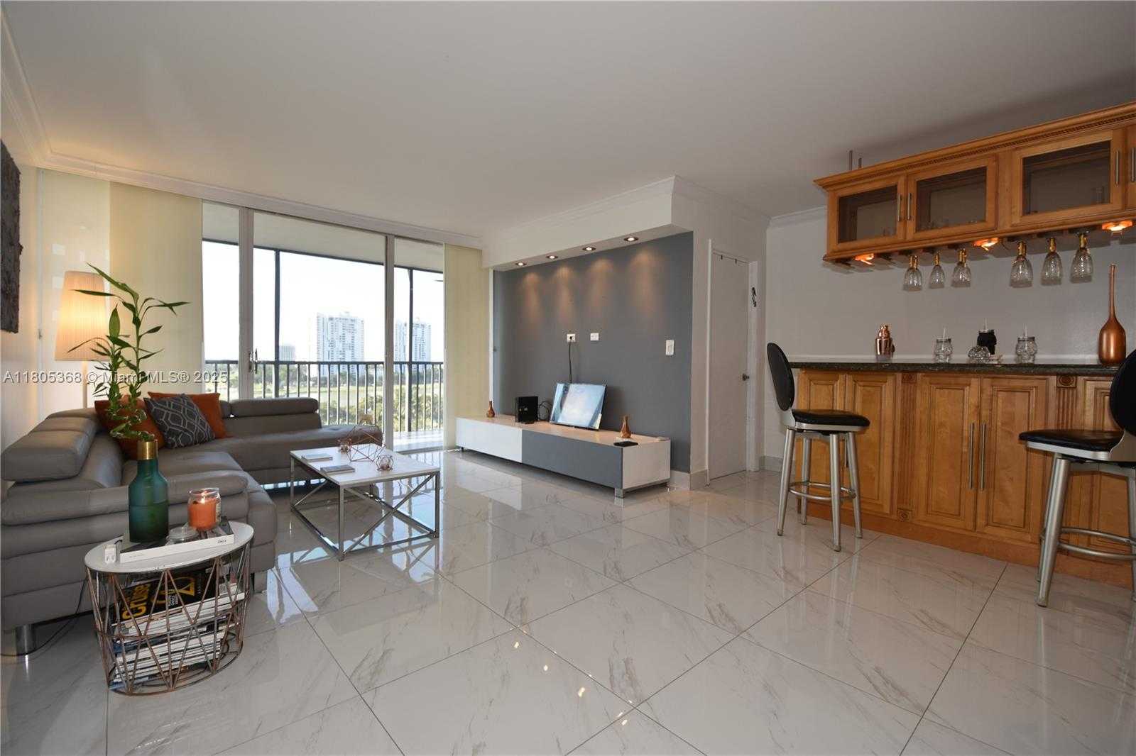 Small Image of 3731 NORTH COUNTRY CLUB DR #1024, Aventura Number 7