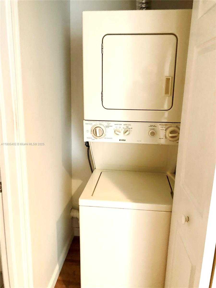 Small Image of 3530 MYSTIC POINTE DR #3104, Aventura Number 16