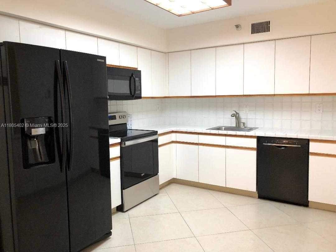 Small Image of 3530 MYSTIC POINTE DR #3104, Aventura Number 4