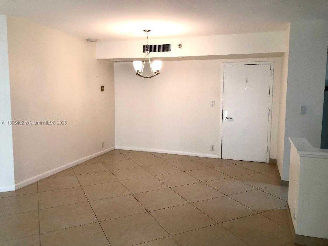 Small Image of 3530 MYSTIC POINTE DR #3104, Aventura Number 5