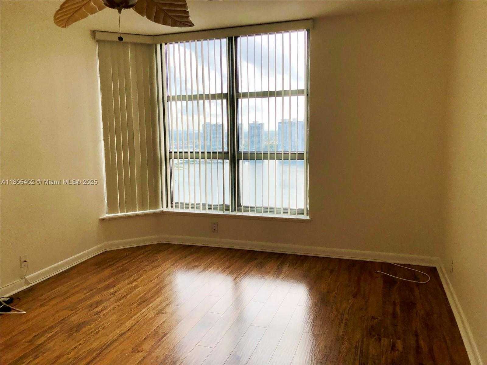 Small Image of 3530 MYSTIC POINTE DR #3104, Aventura Number 6