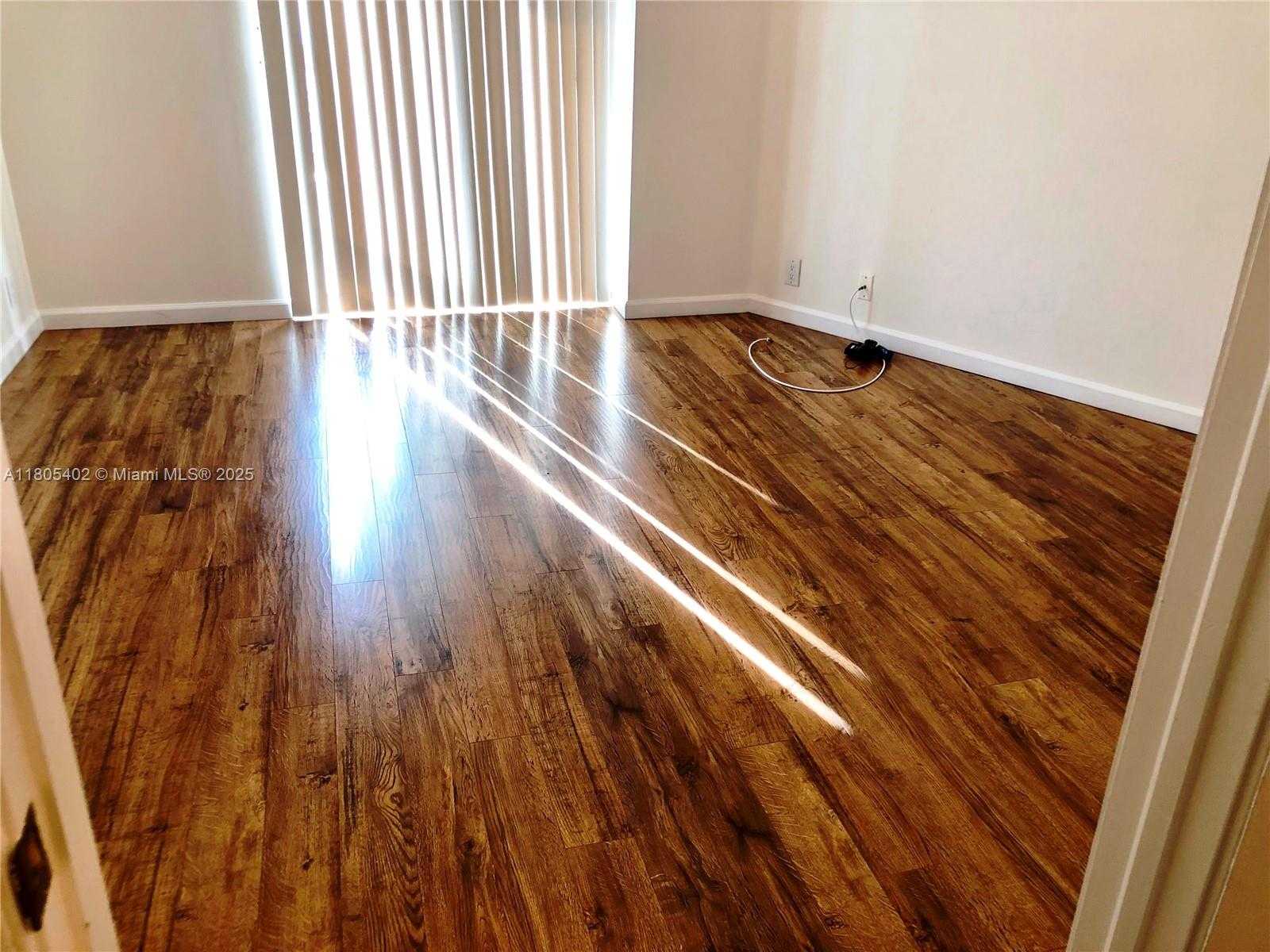 Small Image of 3530 MYSTIC POINTE DR #3104, Aventura Number 7
