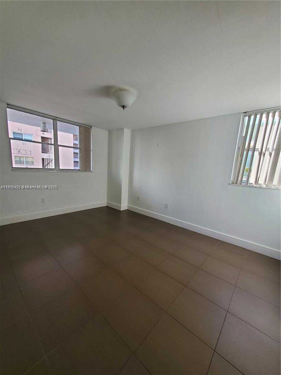 Small Image of 1775 WASHINGTON #4A, Miami Beach Number 10