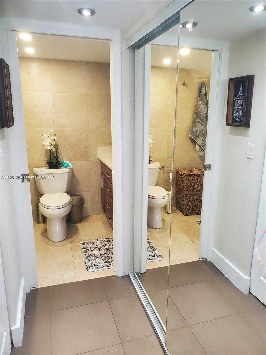 Small Image of 1775 WASHINGTON #4A, Miami Beach Number 12
