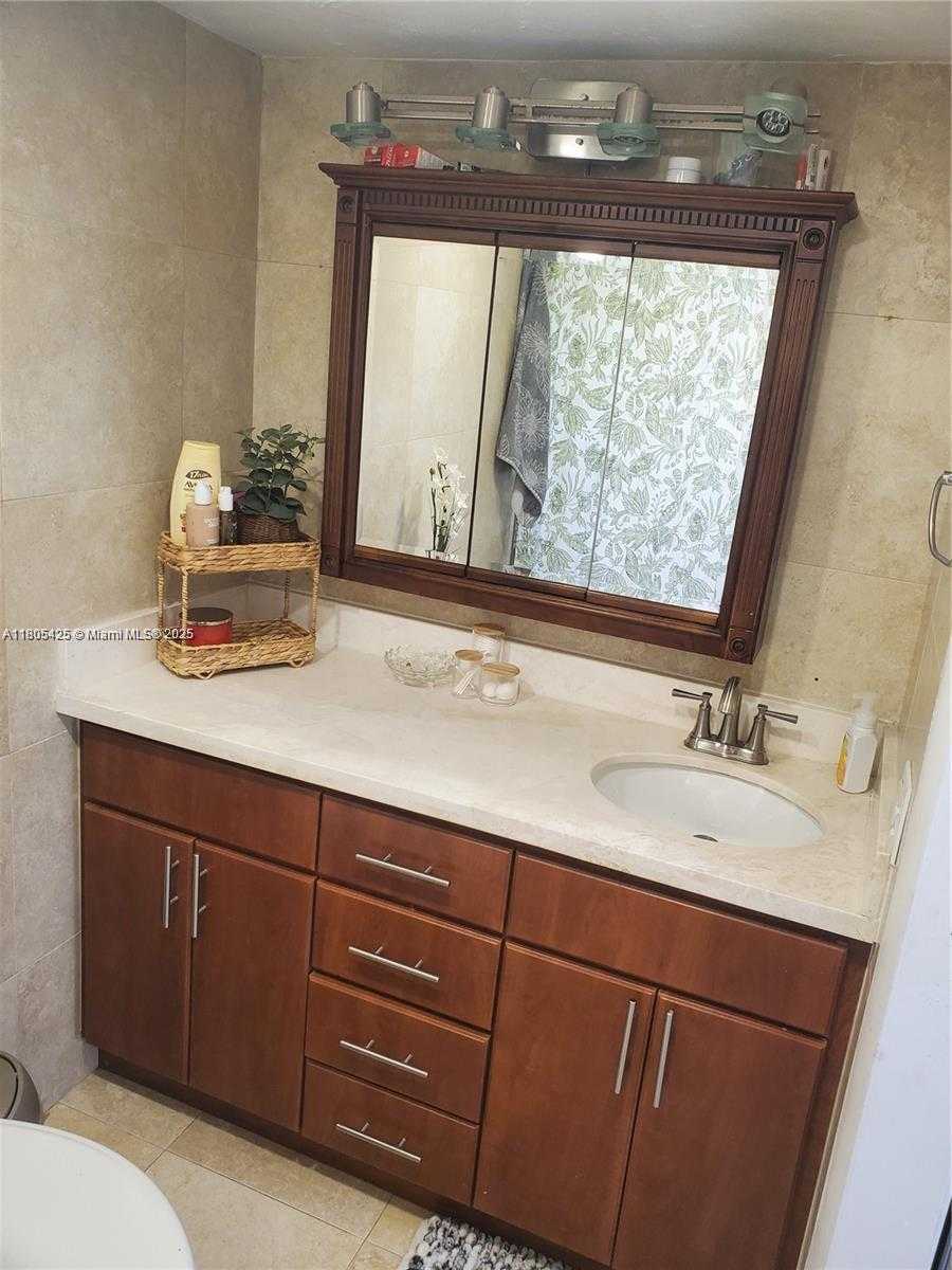 Small Image of 1775 WASHINGTON #4A, Miami Beach Number 15