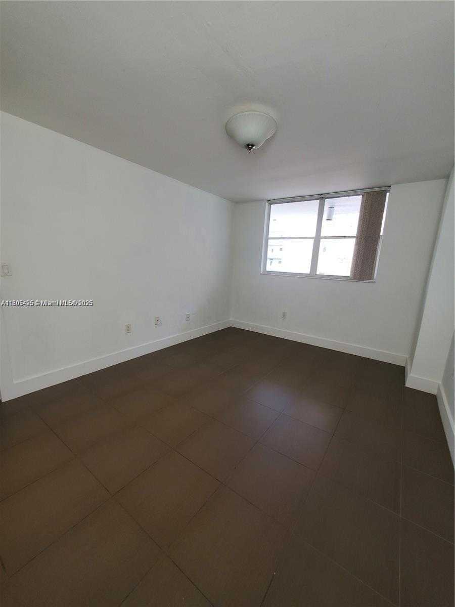 Small Image of 1775 WASHINGTON #4A, Miami Beach Number 17