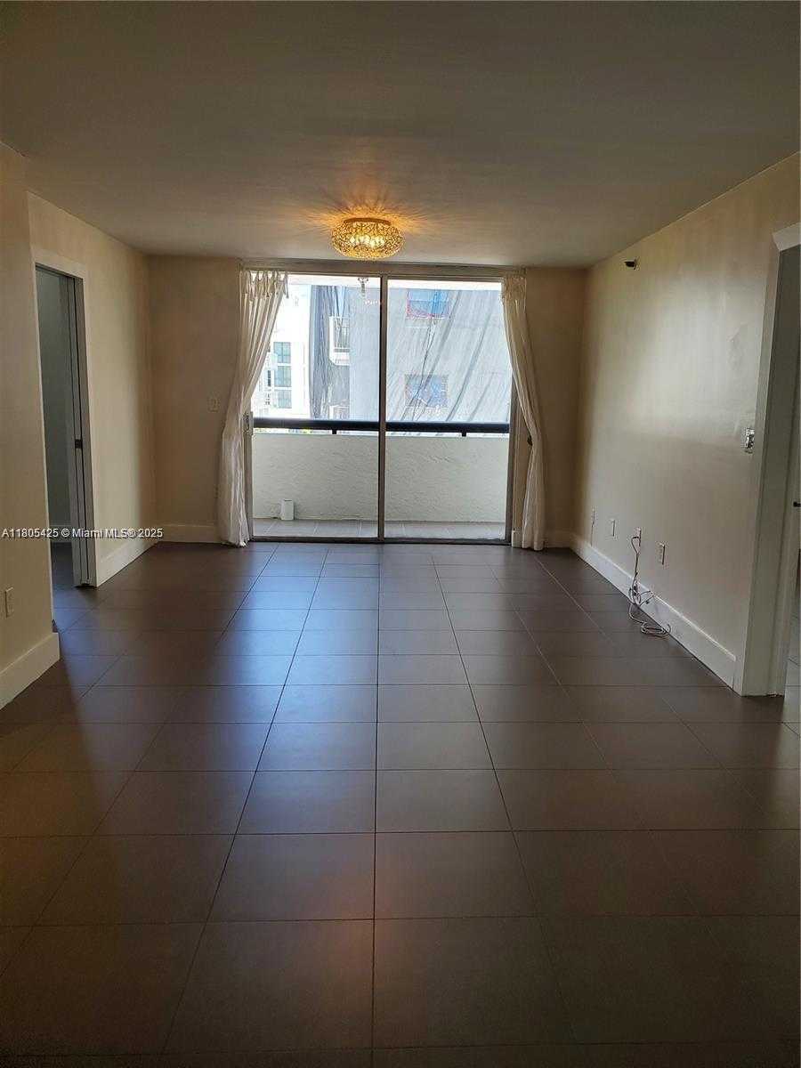 Small Image of 1775 WASHINGTON #4A, Miami Beach Number 6