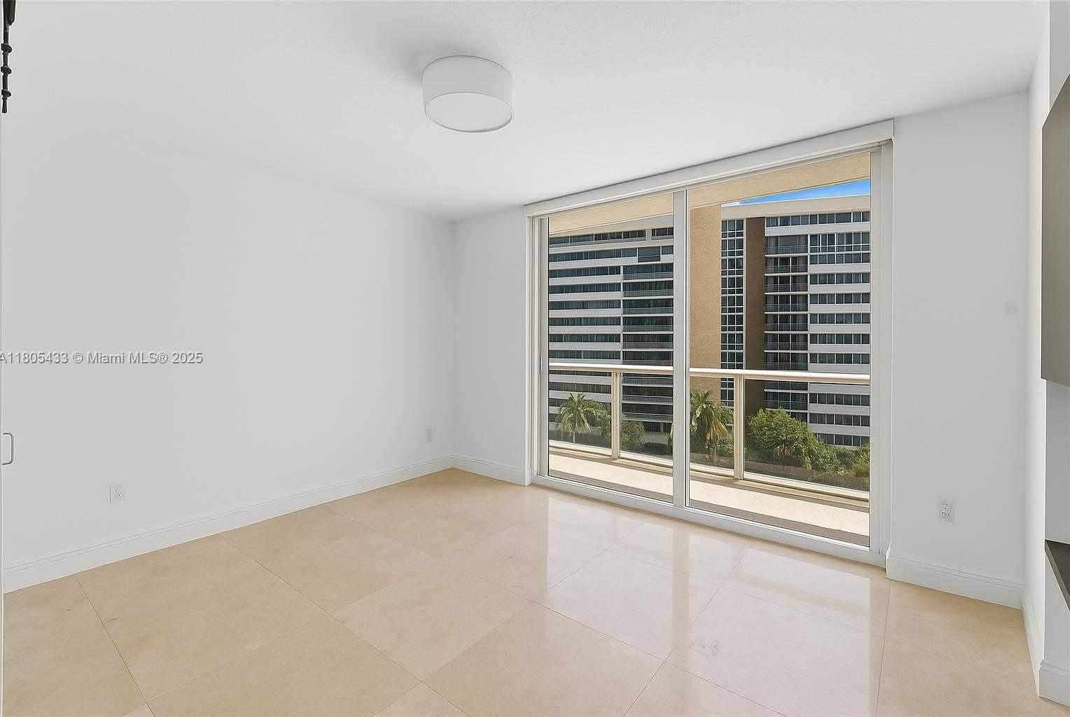 Small Image of 10 VENETIAN WAY #906, Miami Beach Number 11