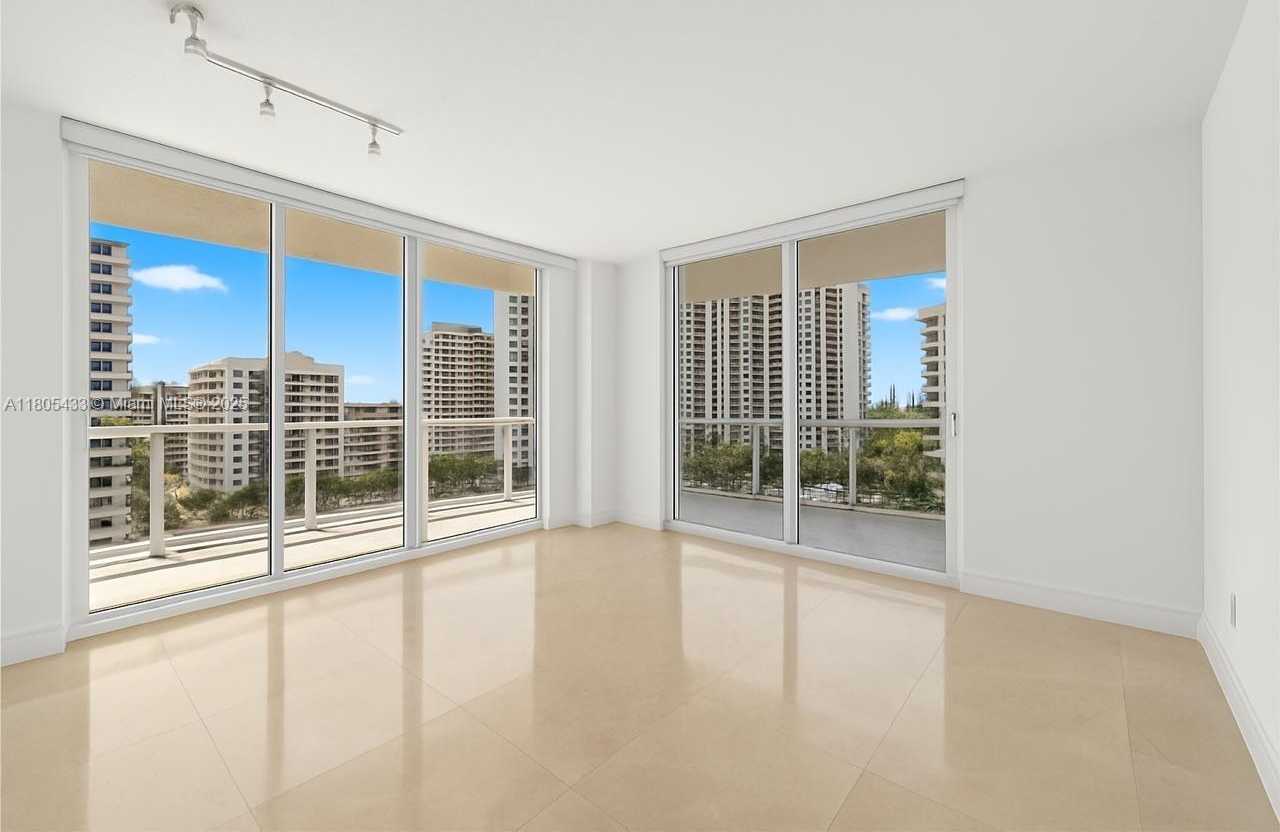 Small Image of 10 VENETIAN WAY #906, Miami Beach Number 2