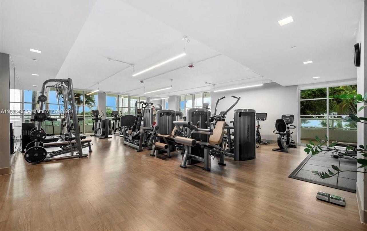 Small Image of 10 VENETIAN WAY #906, Miami Beach Number 20