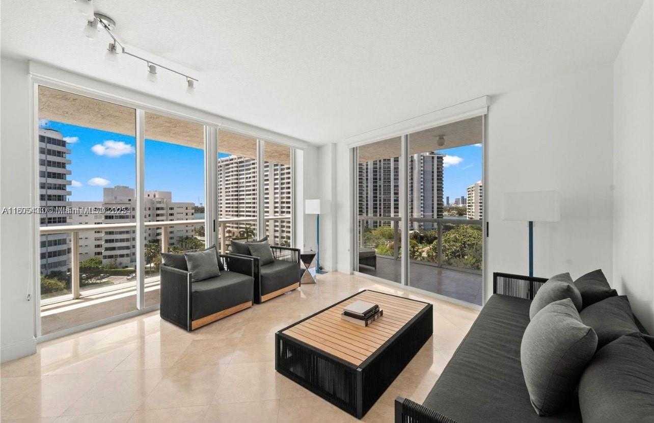 Small Image of 10 VENETIAN WAY #906, Miami Beach Number 3