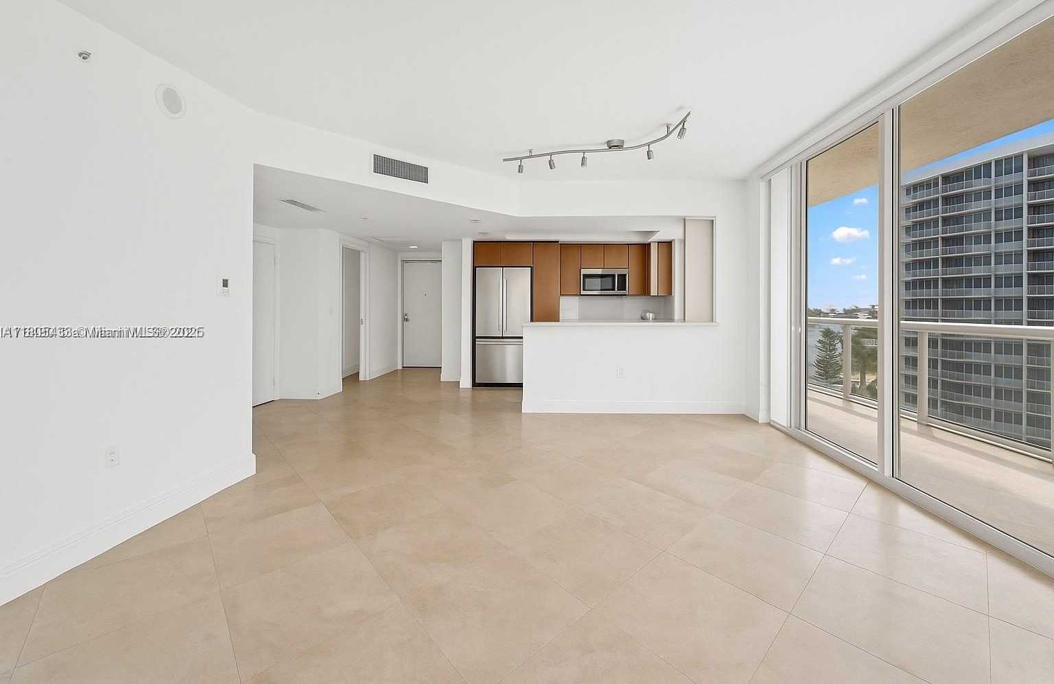 Small Image of 10 VENETIAN WAY #906, Miami Beach Number 6