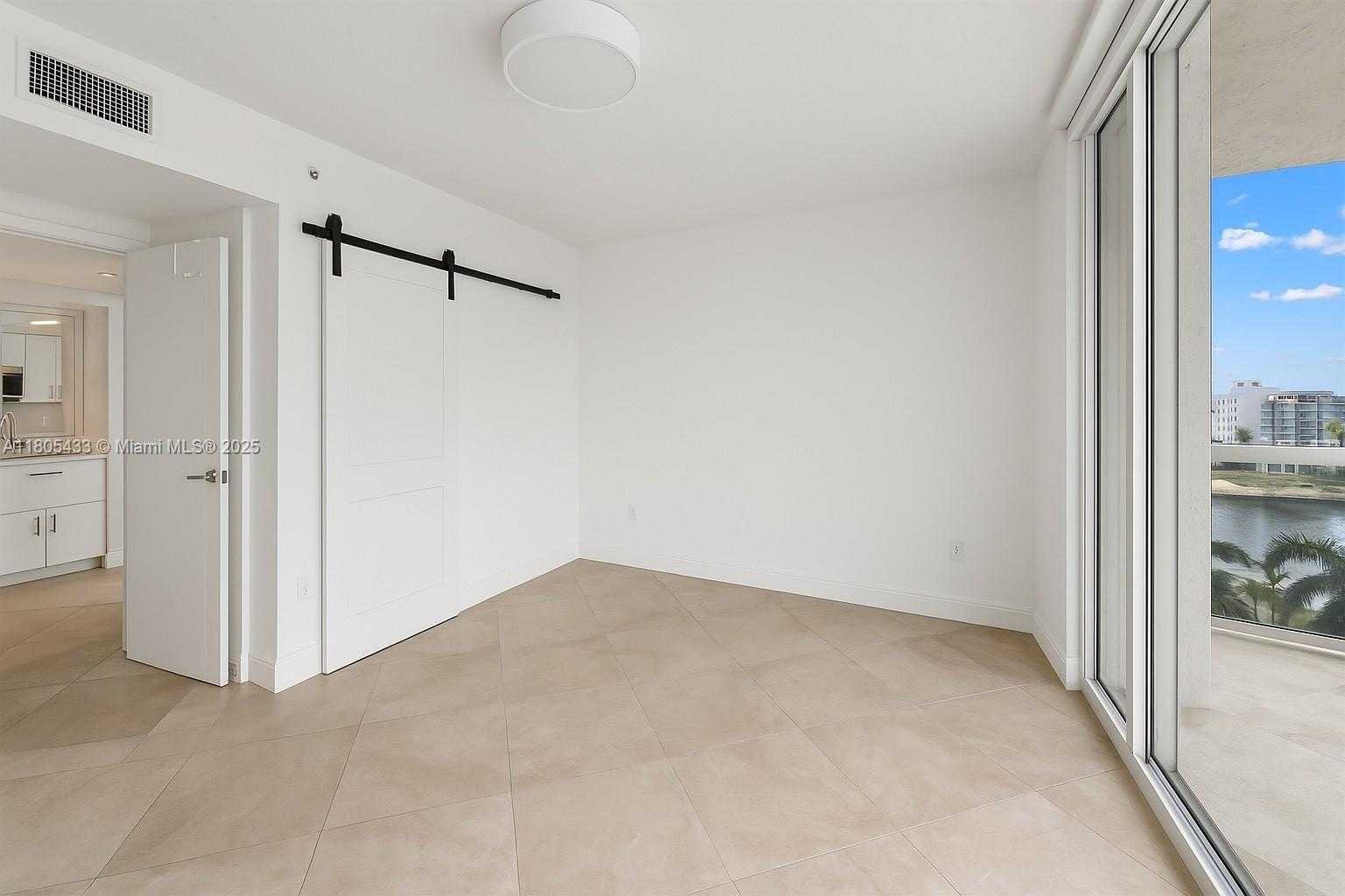 Small Image of 10 VENETIAN WAY #906, Miami Beach Number 8
