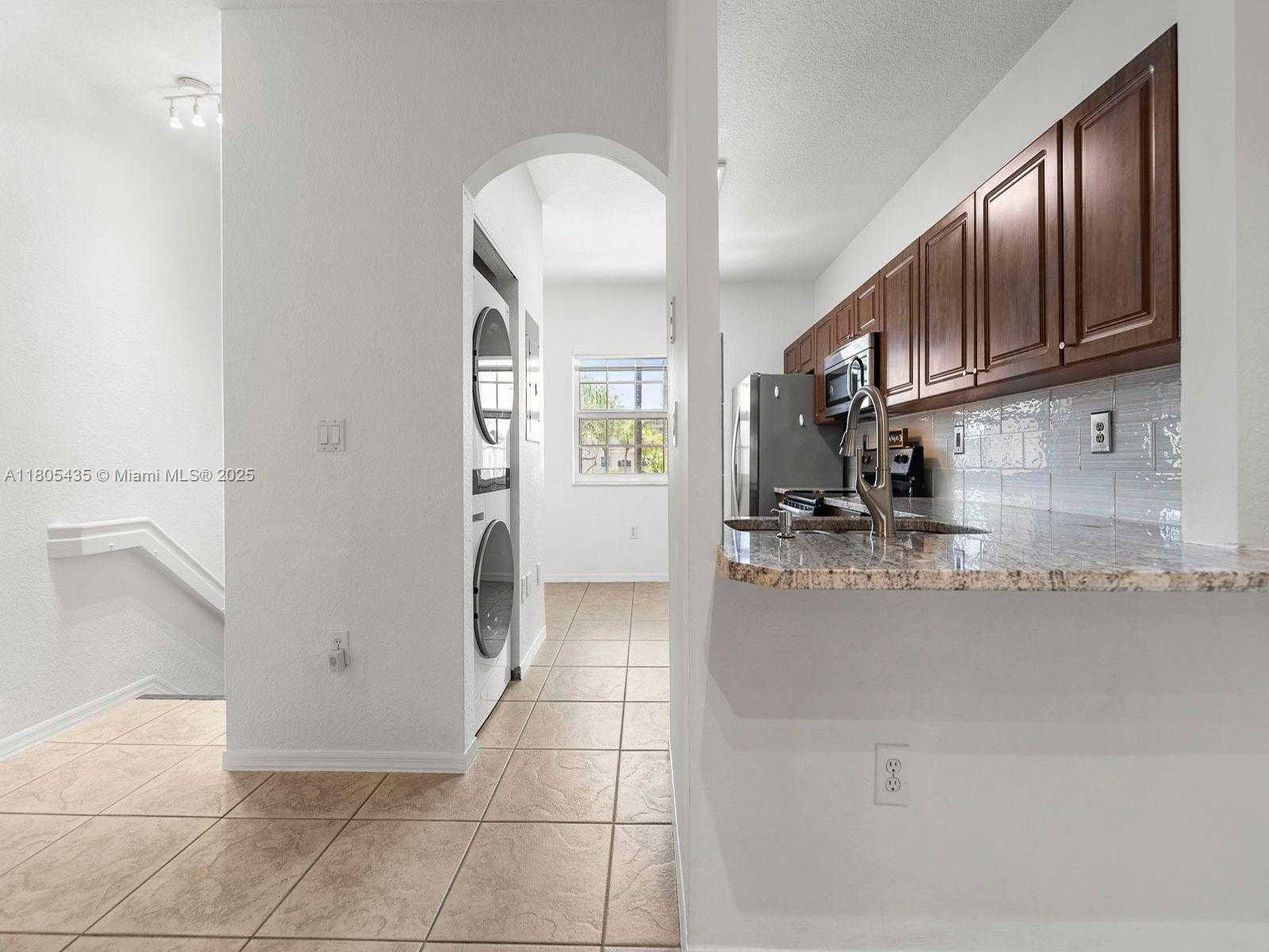 Small Image of 5630 NORTH WEST 114TH PATH #209, Doral Number 4