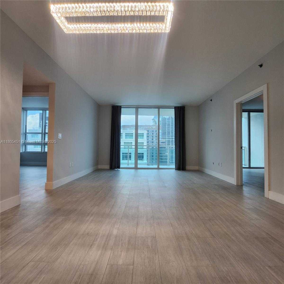 Small Image of 950 BRICKELL BAY DR #3504, Miami Number 10