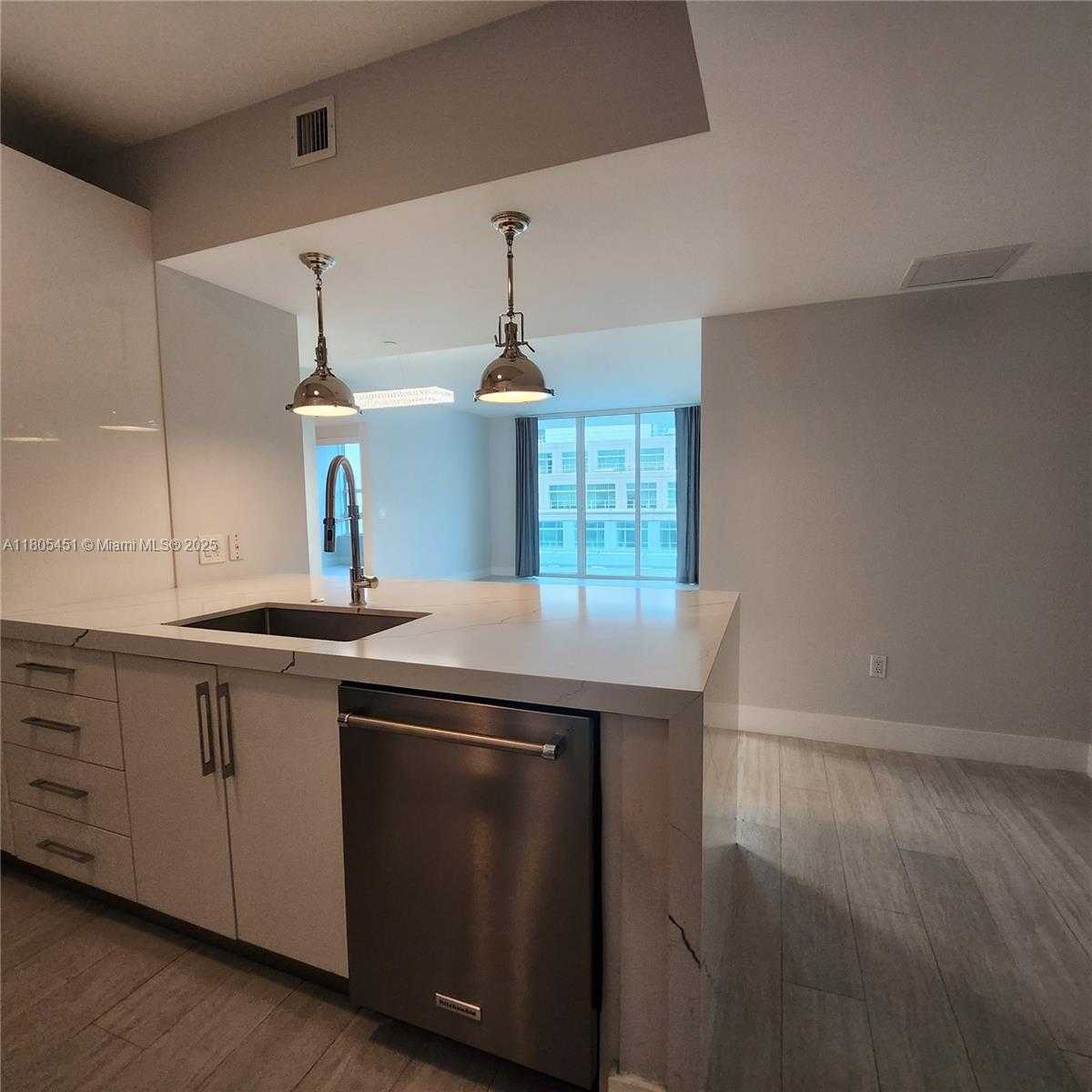 Small Image of 950 BRICKELL BAY DR #3504, Miami Number 13