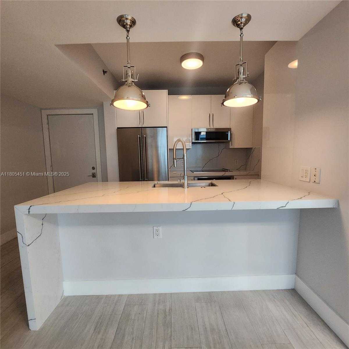 Small Image of 950 BRICKELL BAY DR #3504, Miami Number 14