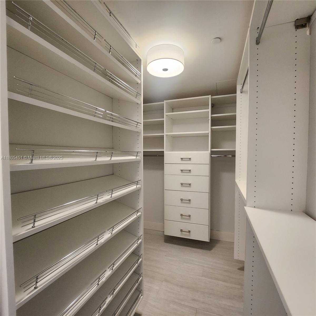 Small Image of 950 BRICKELL BAY DR #3504, Miami Number 20