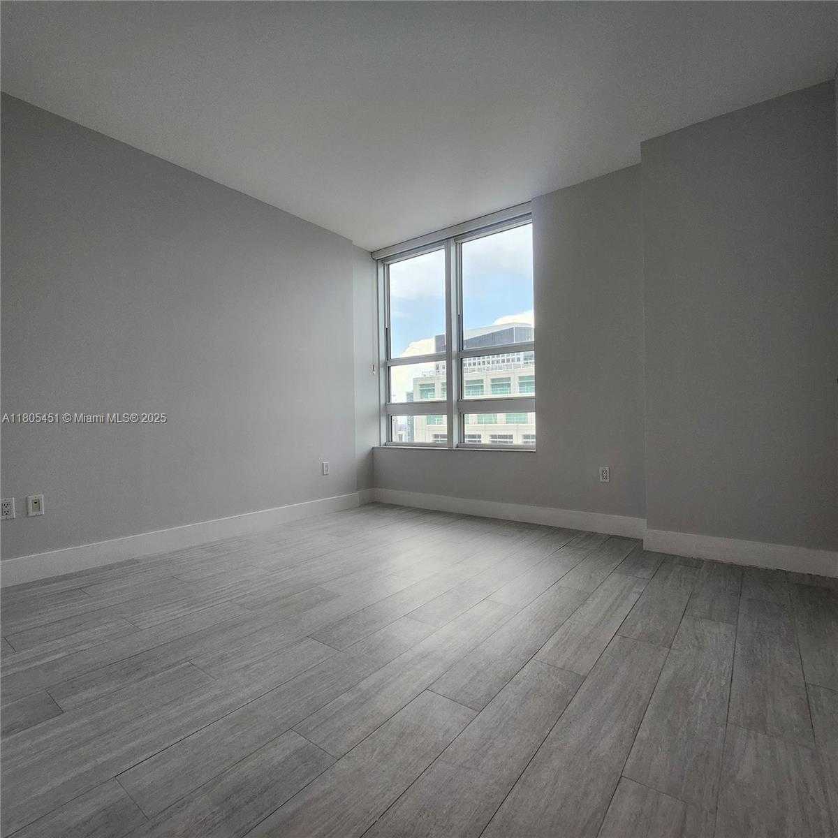 Small Image of 950 BRICKELL BAY DR #3504, Miami Number 23