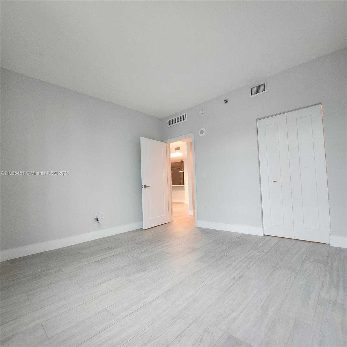 Small Image of 950 BRICKELL BAY DR #3504, Miami Number 24