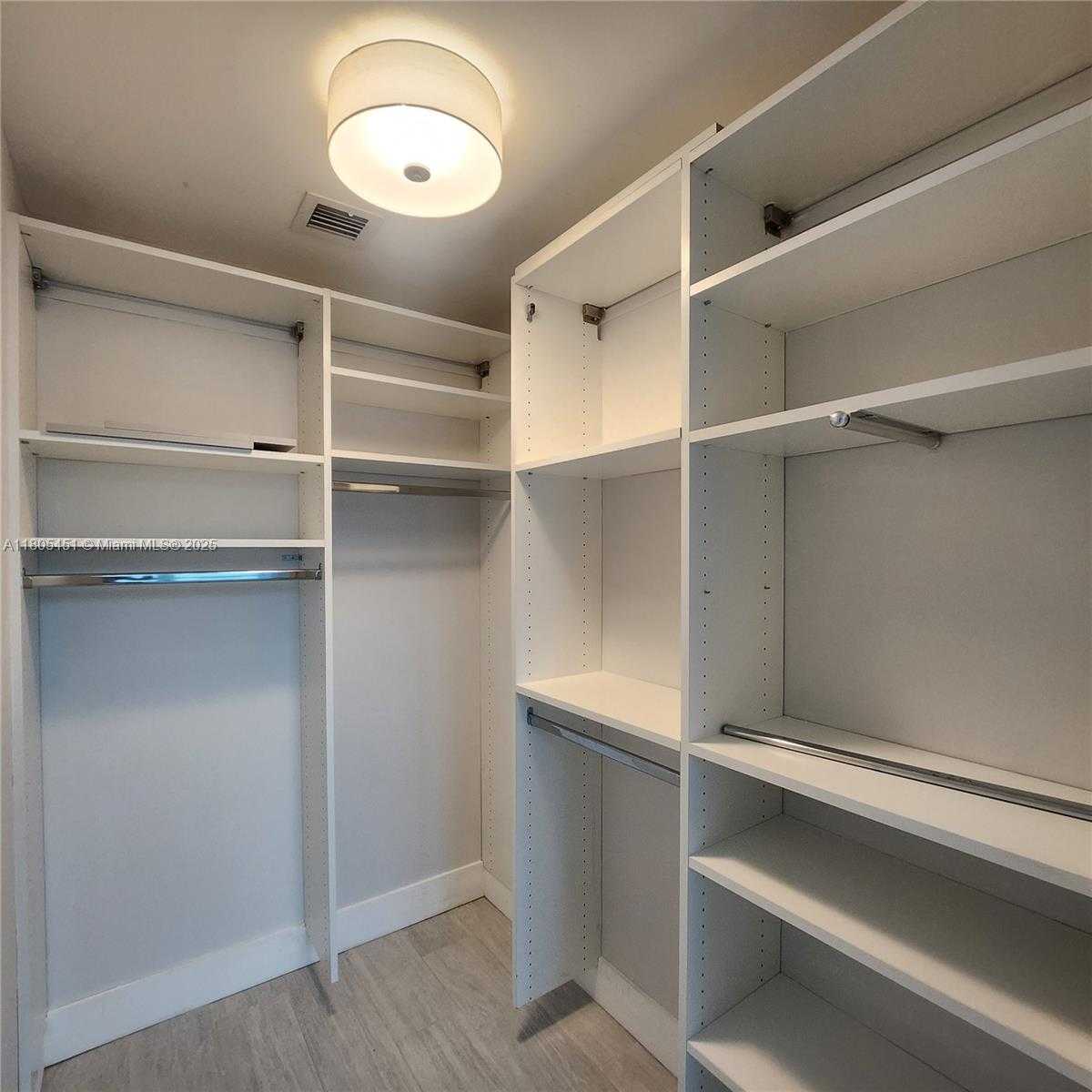 Small Image of 950 BRICKELL BAY DR #3504, Miami Number 25