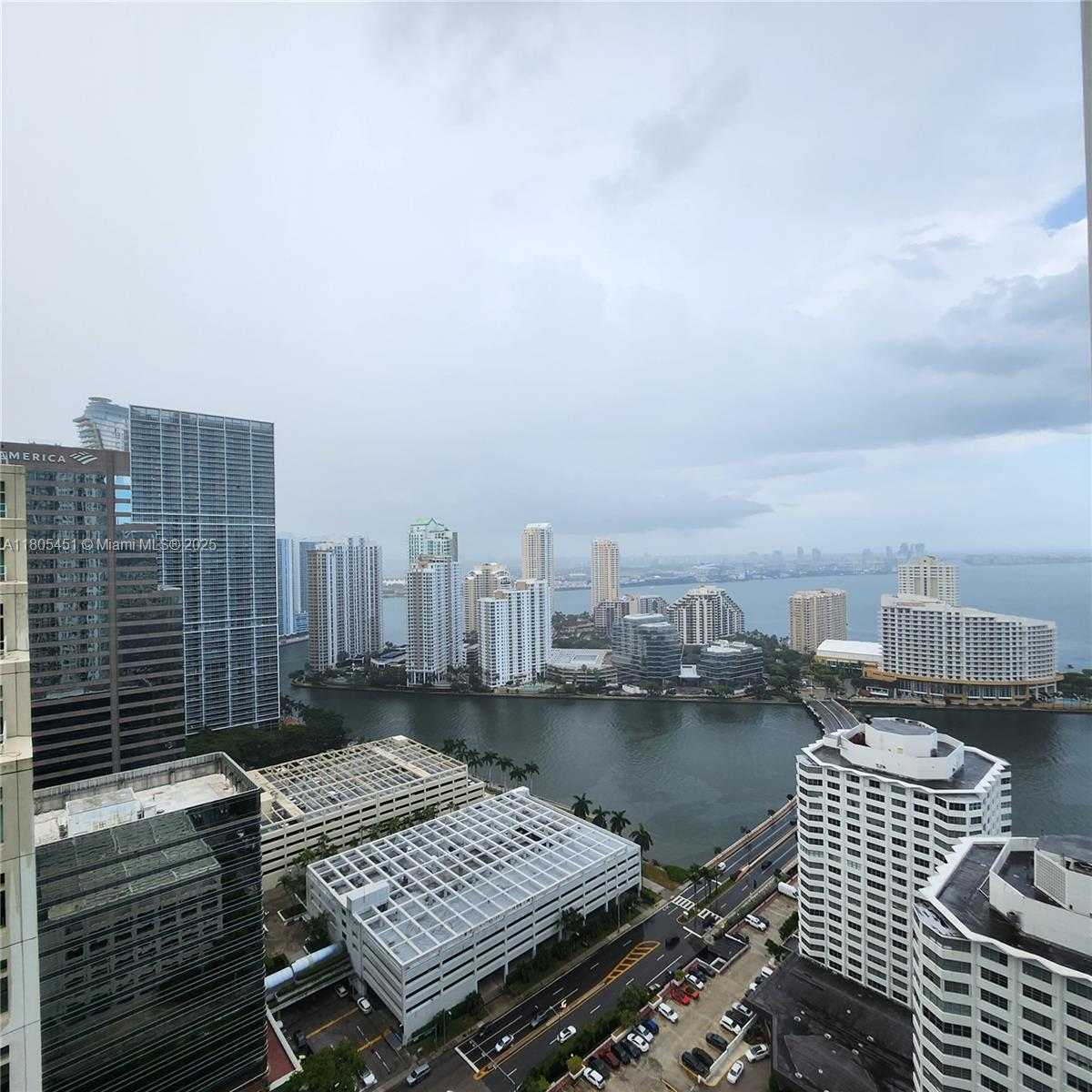 Small Image of 950 BRICKELL BAY DR #3504, Miami Number 4