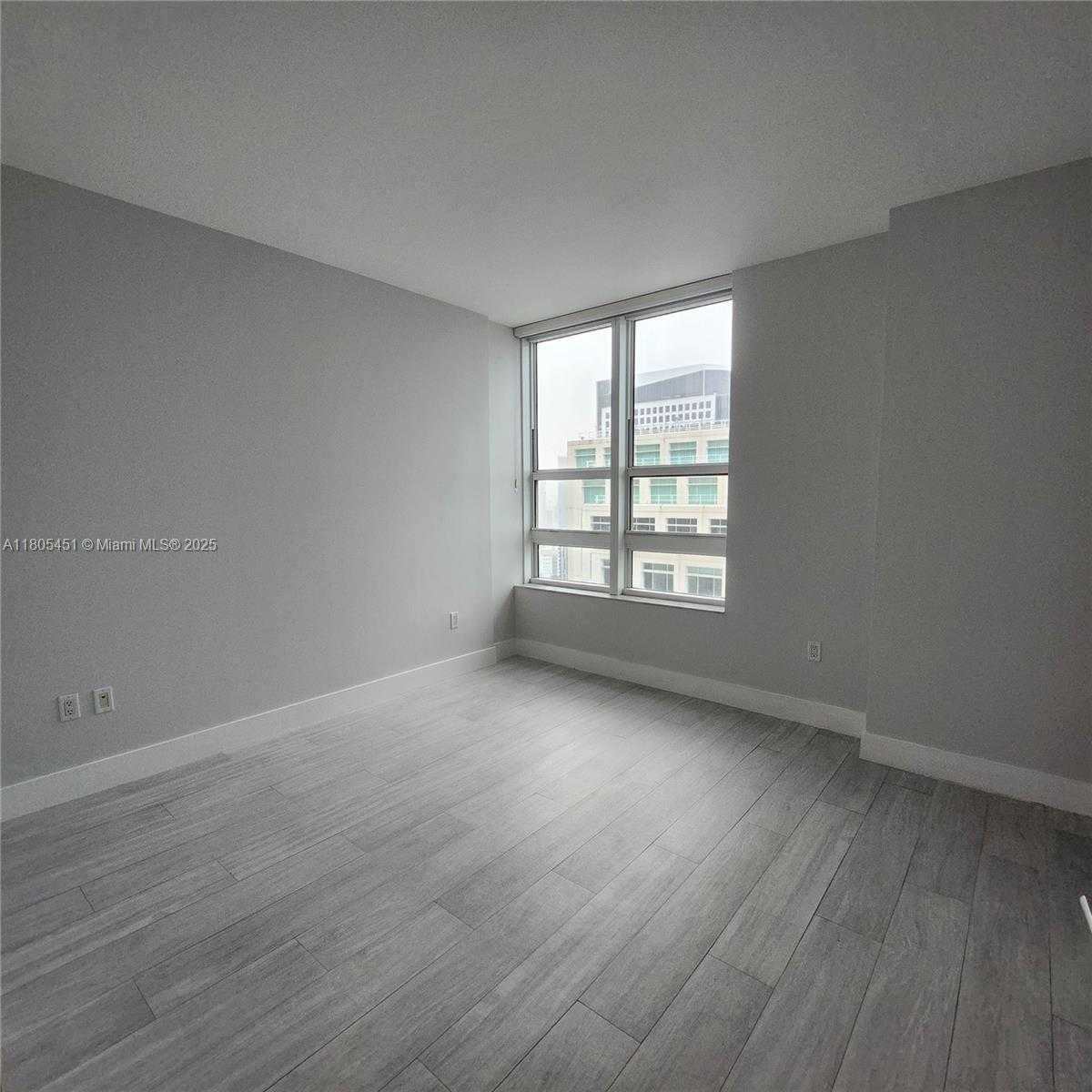 Small Image of 950 BRICKELL BAY DR #3504, Miami Number 58
