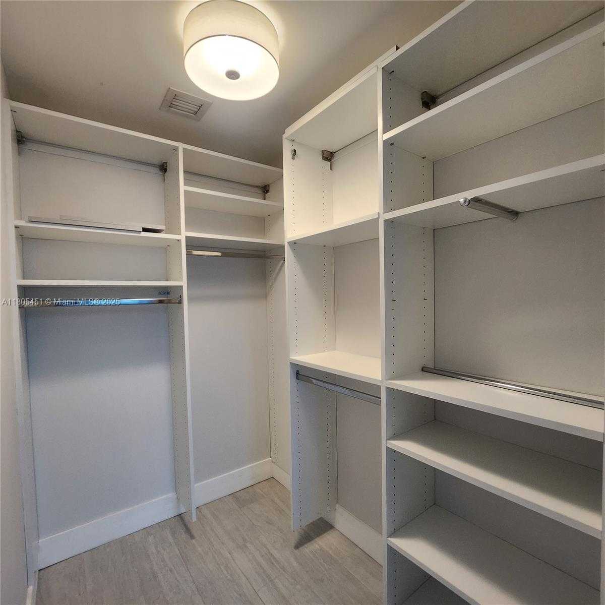 Small Image of 950 BRICKELL BAY DR #3504, Miami Number 59
