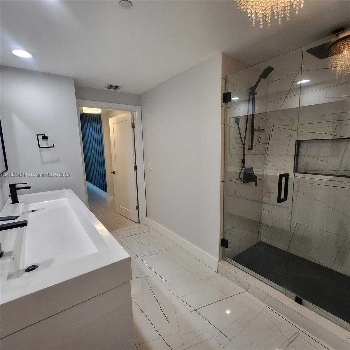 Small Image of 950 BRICKELL BAY DR #3504, Miami Number 64